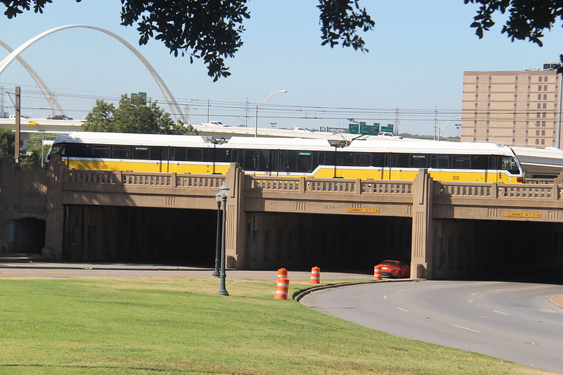 DART light rail train in Dallas, Texas / Marko Forsten / Flickr (CC BY-NC-ND 2.0)