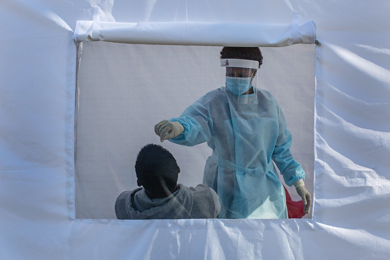 IMF Focus/ Healthcare / A nurse tests a migrant for COVID-19/ Flickr (CC BY-NC-ND 2.0)